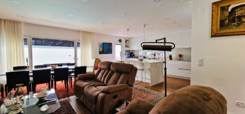 Moradia T4 com piscina em Fernão Ferro - moderna, luminosa e eficiente (A+)