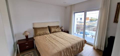 Moradia T4 com piscina em Fernão Ferro - moderna, luminosa e eficiente (A+)