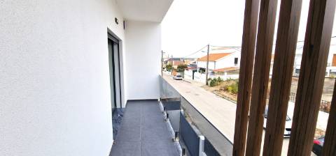 Moradia T4 com piscina em Fernão Ferro - moderna, luminosa e eficiente (A+)