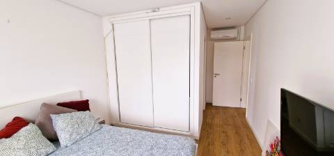 Moradia T4 com piscina em Fernão Ferro - moderna, luminosa e eficiente (A+)