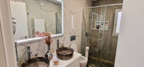 Moradia T4 com piscina em Fernão Ferro - moderna, luminosa e eficiente (A+)