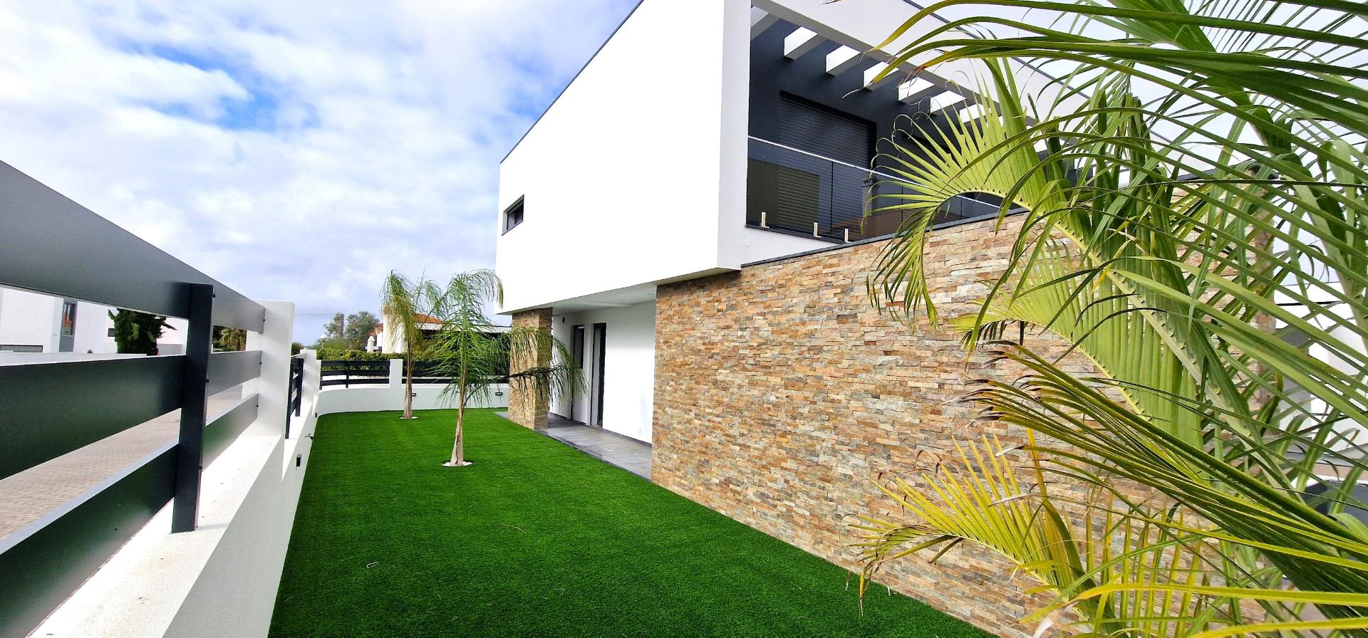 Moradia nova T4 com piscina em Azeitão - zona calma e verde, com certificação energética A