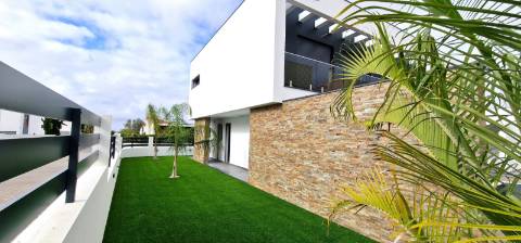 Moradia nova T4 com piscina em Azeitão - zona calma e verde, com certificação energética A