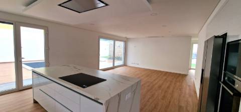 Moradia nova T4 com piscina em Azeitão - zona calma e verde, com certificação energética A