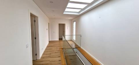 Moradia nova T4 com piscina em Azeitão - zona calma e verde, com certificação energética A