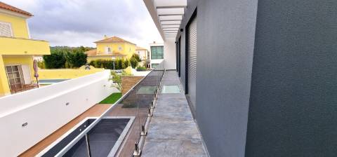 Moradia nova T4 com piscina em Azeitão - zona calma e verde, com certificação energética A