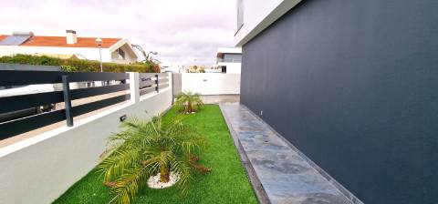 Moradia nova T4 com piscina em Azeitão - zona calma e verde, com certificação energética A