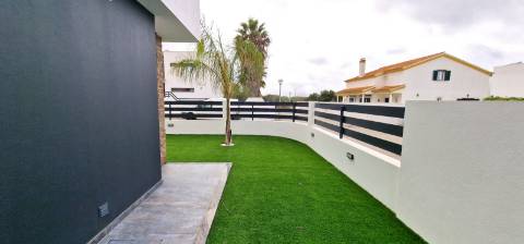 Moradia nova T4 com piscina em Azeitão - zona calma e verde, com certificação energética A