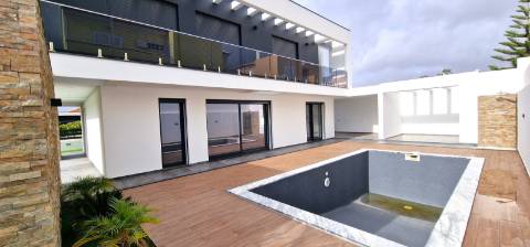Moradia nova T4 com piscina em Azeitão - zona calma e verde, com certificação energética A