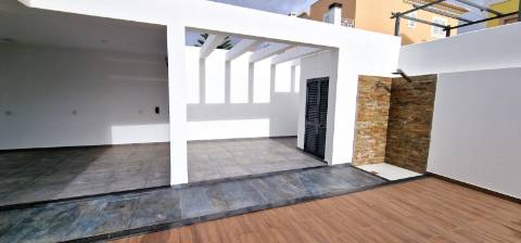 Moradia nova T4 com piscina em Azeitão - zona calma e verde, com certificação energética A