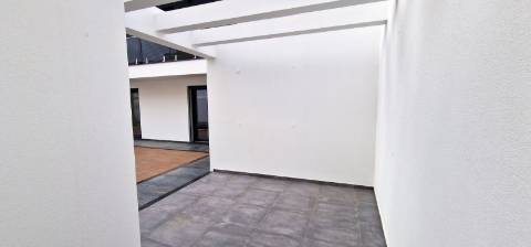 Moradia nova T4 com piscina em Azeitão - zona calma e verde, com certificação energética A