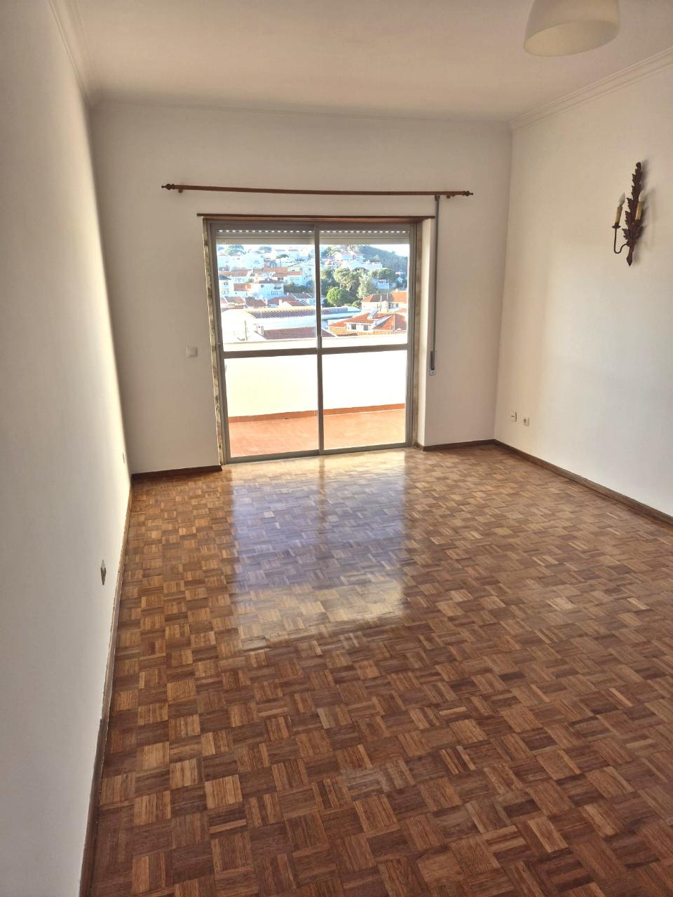 T1 para Arrendamento na Alapraia - Bom estado, boas áreas e excelente localização