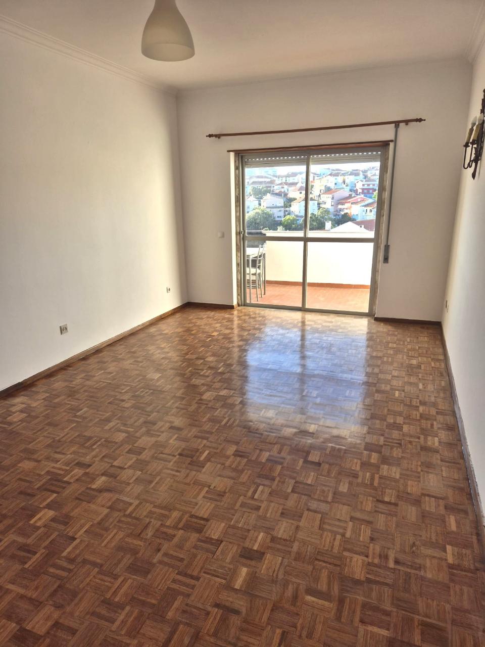 T1 para Arrendamento na Alapraia - Bom estado, boas áreas e excelente localização