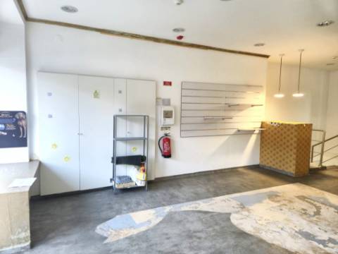 Loja para Arrendamento em Zona Central da Amadora