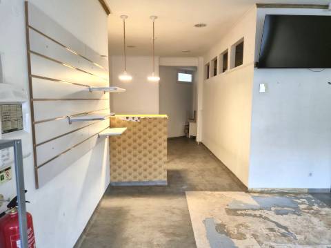 Loja para Arrendamento em Zona Central da Amadora