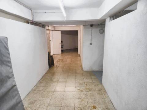 Loja para Arrendamento em Zona Central da Amadora