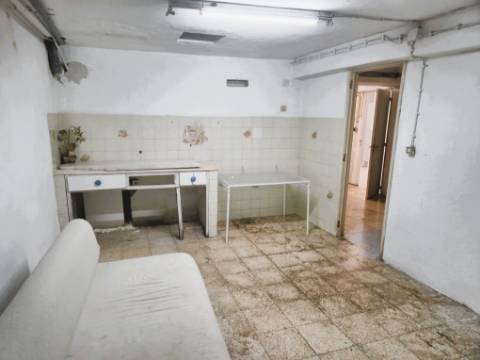 Loja para Arrendamento em Zona Central da Amadora