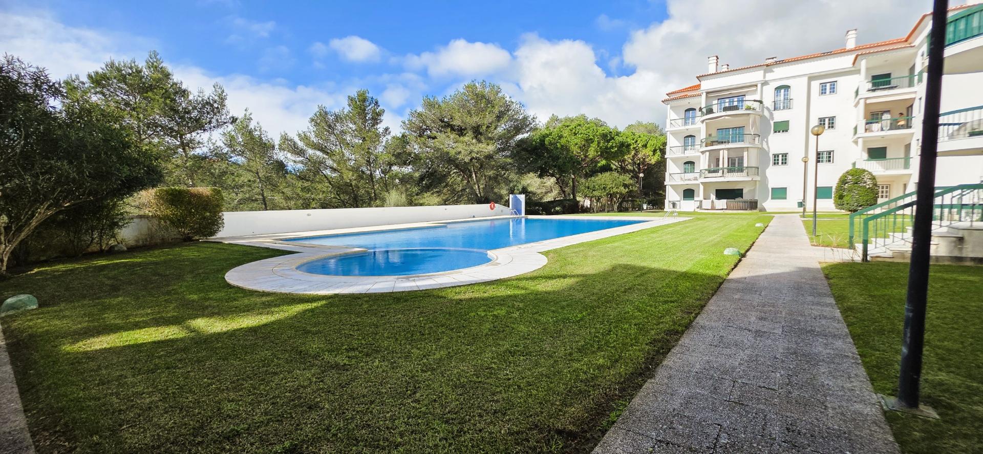 T4 em Condomínio Fechado com Piscina e 4 Lugares de Garagem | Cascais