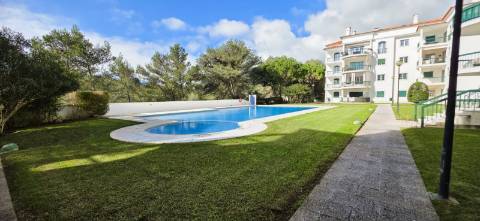 T4 em Condomínio Fechado com Piscina e 4 Lugares de Garagem | Cascais