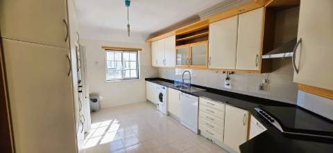 T4 em Condomínio Fechado com Piscina e 4 Lugares de Garagem | Cascais