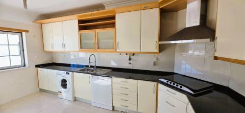 T4 em Condomínio Fechado com Piscina e 4 Lugares de Garagem | Cascais