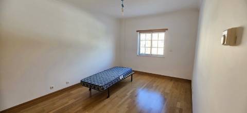 T4 em Condomínio Fechado com Piscina e 4 Lugares de Garagem | Cascais