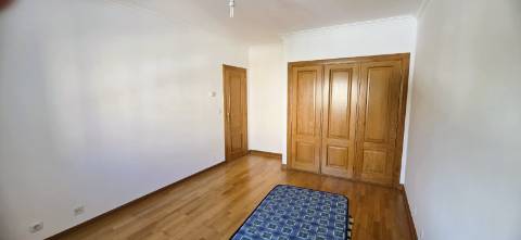 T4 em Condomínio Fechado com Piscina e 4 Lugares de Garagem | Cascais