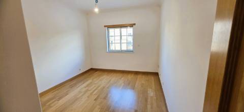 T4 em Condomínio Fechado com Piscina e 4 Lugares de Garagem | Cascais