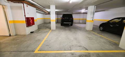 T4 em Condomínio Fechado com Piscina e 4 Lugares de Garagem | Cascais