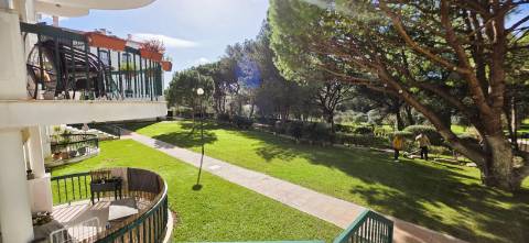 T4 em Condomínio Fechado com Piscina e 4 Lugares de Garagem | Cascais