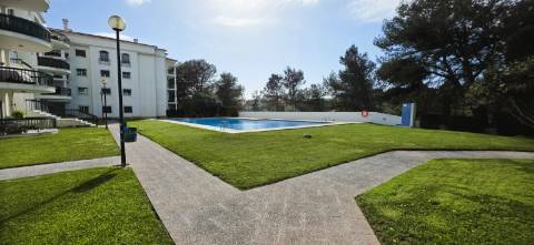 T4 em Condomínio Fechado com Piscina e 4 Lugares de Garagem | Cascais