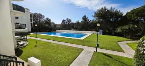 T4 em Condomínio Fechado com Piscina e 4 Lugares de Garagem | Cascais