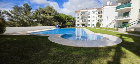 T4 em Condomínio Fechado com Piscina e 4 Lugares de Garagem | Cascais