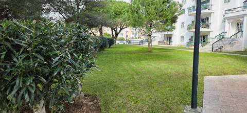 T4 em Condomínio Fechado com Piscina e 4 Lugares de Garagem | Cascais