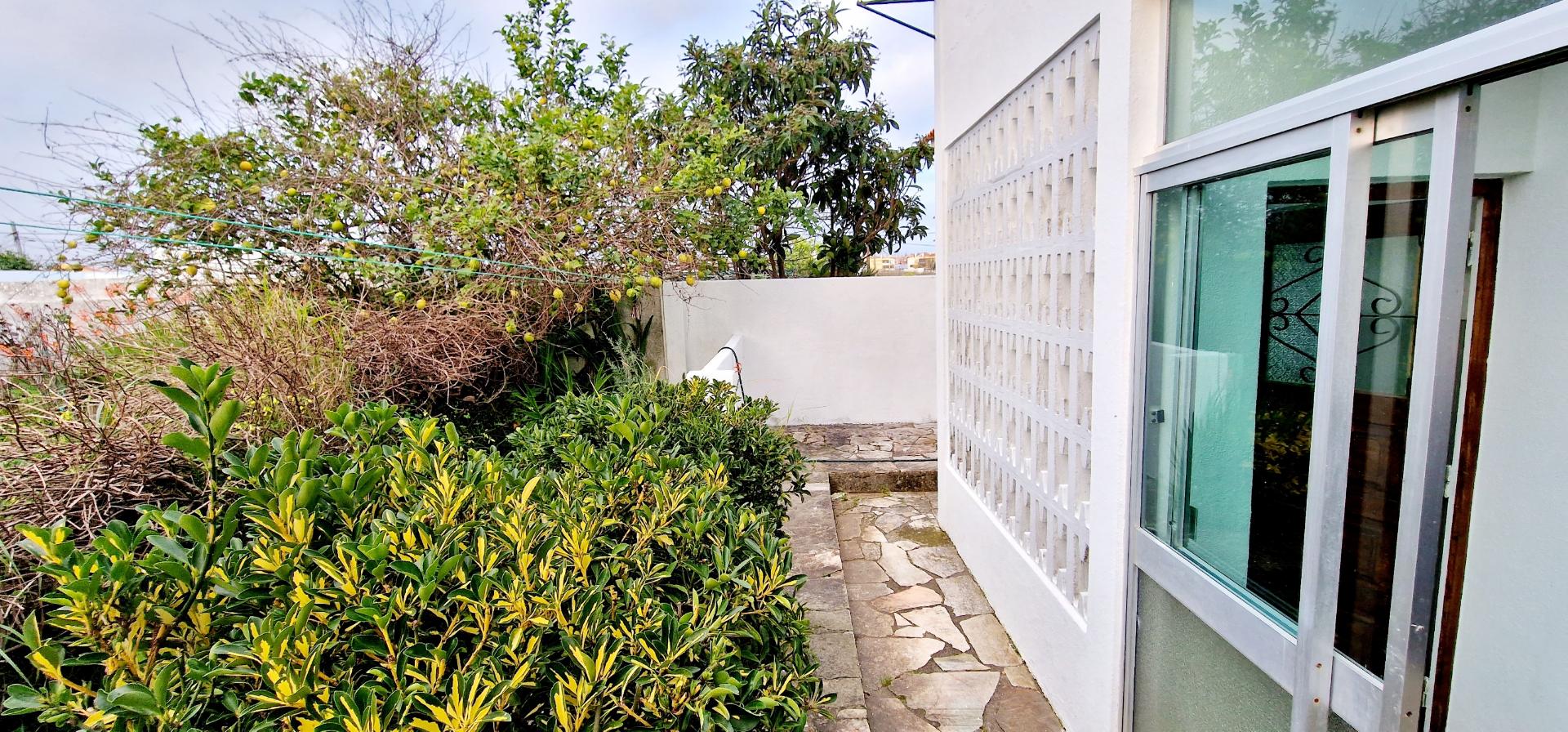 Apartamento T2 com jardim para arrendamento em Porto Salvo, Oeiras