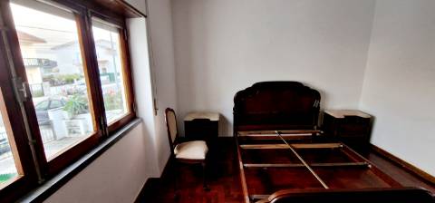 Apartamento T2 com jardim para arrendamento em Porto Salvo, Oeiras