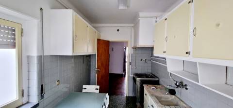 Apartamento T2 com jardim para arrendamento em Porto Salvo, Oeiras