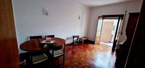 Apartamento T2 com jardim para arrendamento em Porto Salvo, Oeiras