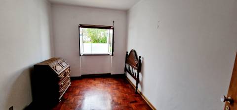 Apartamento T2 com jardim para arrendamento em Porto Salvo, Oeiras