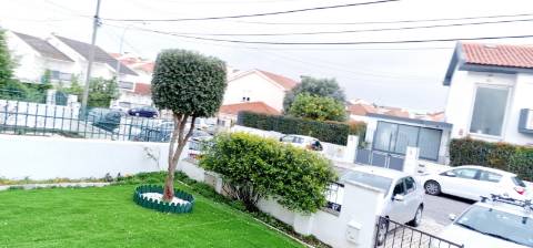 Apartamento T2 com jardim para arrendamento em Porto Salvo, Oeiras