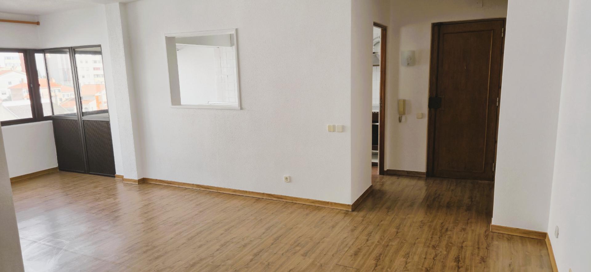 Apartamento T3 com 2 Casas de Banho - S. Domingos de Rana