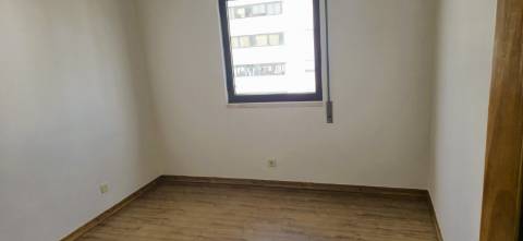 Apartamento T3 com 2 Casas de Banho - S. Domingos de Rana