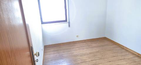 Apartamento T3 com 2 Casas de Banho - S. Domingos de Rana