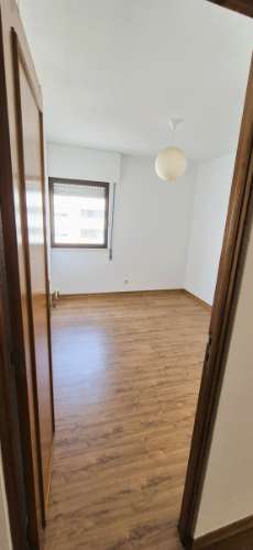 Apartamento T3 com 2 Casas de Banho - S. Domingos de Rana