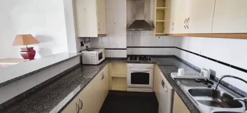 T1 mobilado com varanda, garagem e acesso a piscina, ginásio e sauna na prestigiada Quinta da Beloura
