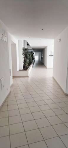 T1 mobilado com varanda, garagem e acesso a piscina, ginásio e sauna na prestigiada Quinta da Beloura
