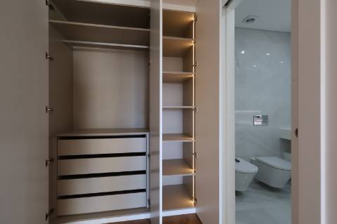 Montijo - T3 de luxo no Pinus, como novo, com parqueamento e varandas amplas
