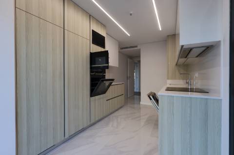 Montijo - T3 de luxo no Pinus, como novo, com parqueamento e varandas amplas
