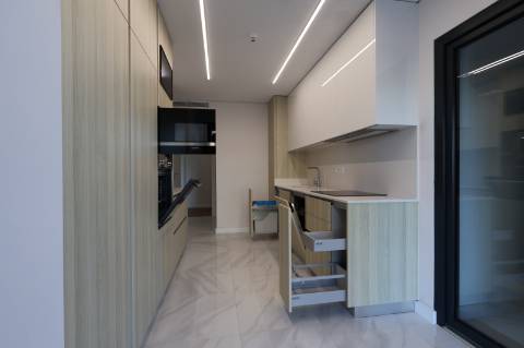 Montijo - T3 de luxo no Pinus, como novo, com parqueamento e varandas amplas
