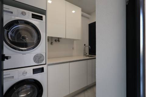 Montijo - T3 de luxo no Pinus, como novo, com parqueamento e varandas amplas
